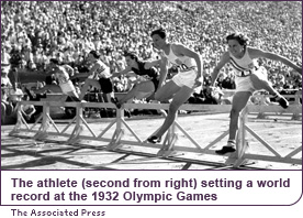 The athlete (second from right) setting a world record at the 1932 Olympic Games